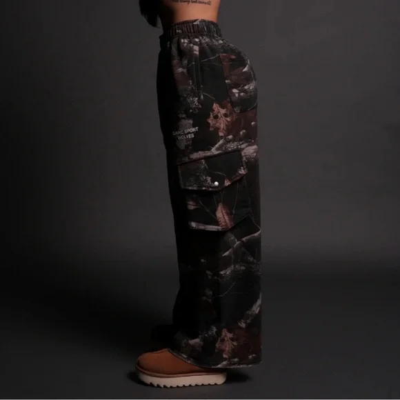Darc Sport Wolves Durst Cargo Sweats in Darc Brown Woodland Camo - Picture 2 of 6